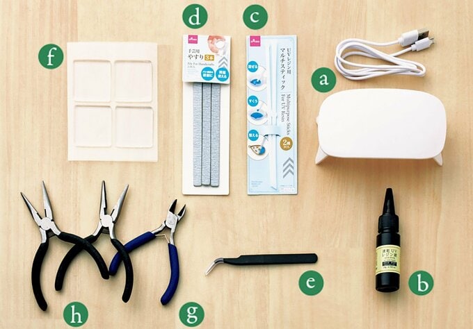 100円ショップでそろえるレジンの基本セット