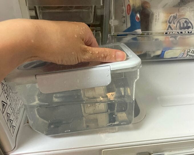製氷機の給水タンク
