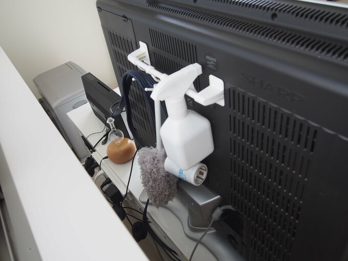 テレビ裏収納