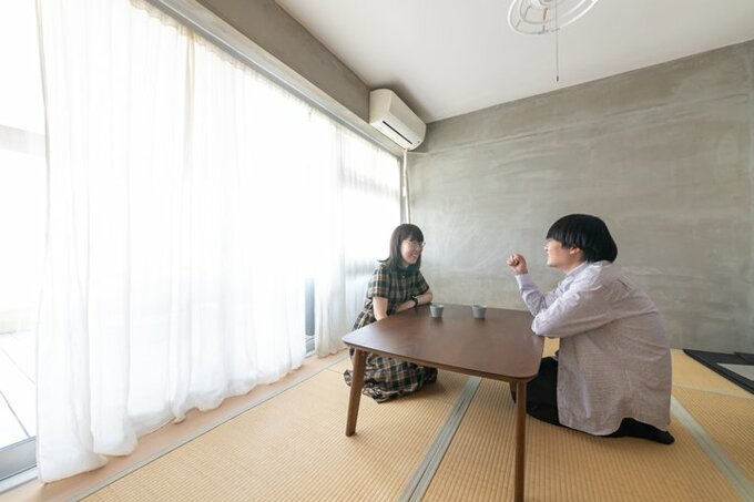 寝室兼居間として使っている和室