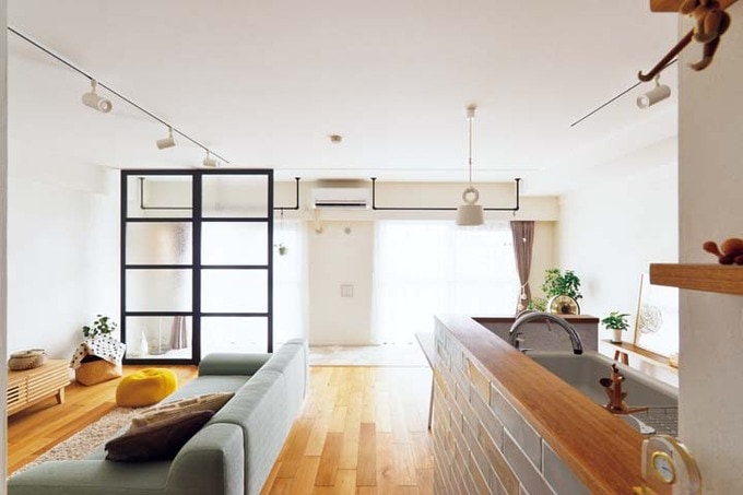 窓際の和室を取り込んで開放的なLDKに