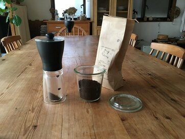 コーヒーをひいて、いれる。その時間がぜいたくな気持ちにさせてくれます