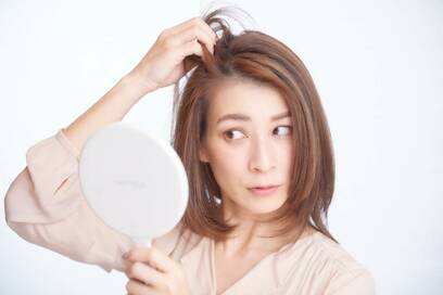 これ以上白髪に悩まないために。食事、睡眠以外にも重要なこと