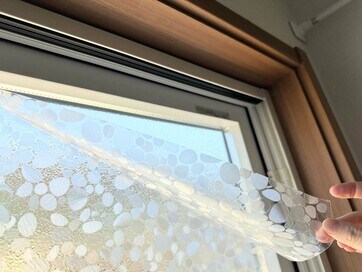 窓ガラスフィルムで「夜に透けて見えちゃう脱衣室や部屋」の問題を手軽に解決