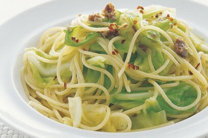 キャベツ半分たっぷり使ったスパゲティ。アンチョビの塩気と相まって絶妙な味に