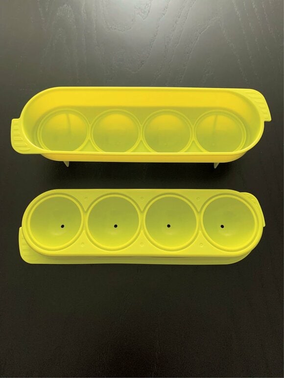 黄色の丸い氷つくり容器