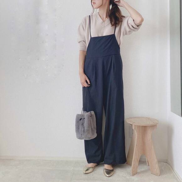 サロペットのインナーに合わせたコーデ