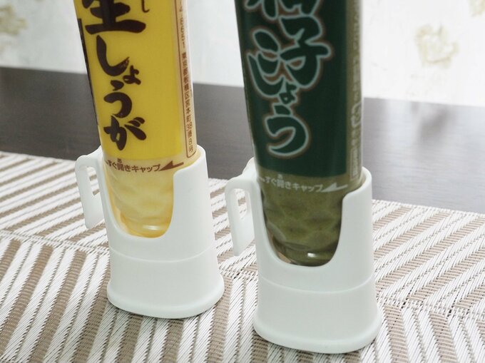 キャップを下に向けて、立てることも可能