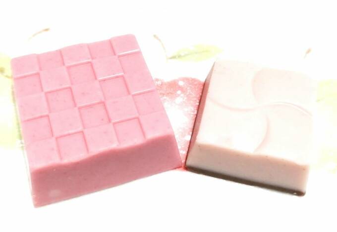 チロルチョコ2つ