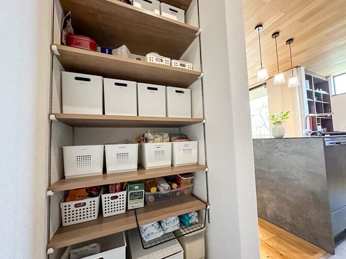 パントリーとキッチン