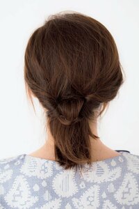 ゴムにはさんで固定する