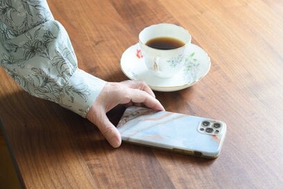 60代の暮らし上手。SNSや家族とのつき合い方で大切なのは「ちょうどいい距離感」