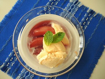 旬の白桃を使って！ワインを使った大人のデザート「酔っ払いピーチ」がおしゃれ