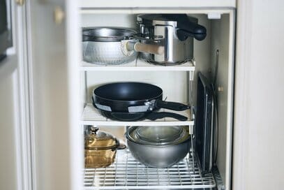 70代、家事の効率がアップする「キッチン収納」のコツ。調味料はあきビン活用で見やすく：2025年8月トップ10