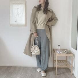 ユニクロの2990円サテンパンツ。下半身がやせて見える！