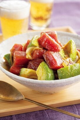 和田明日香さんのマグロとアボカド卵黄漬け。コクうまの秘訣はあの調味料