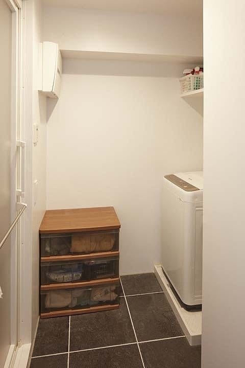 洗面台がなくゆったりした脱衣所