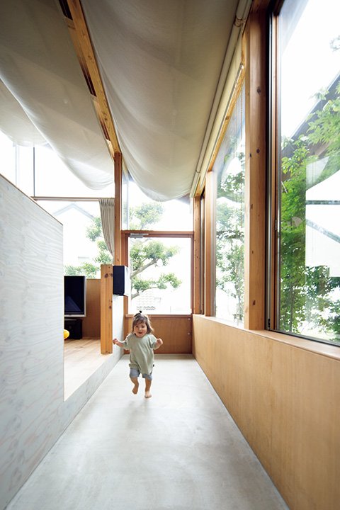 LDKの西側に配された土間は子どものかけっこにも最適