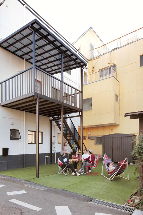 裏庭兼カースペース