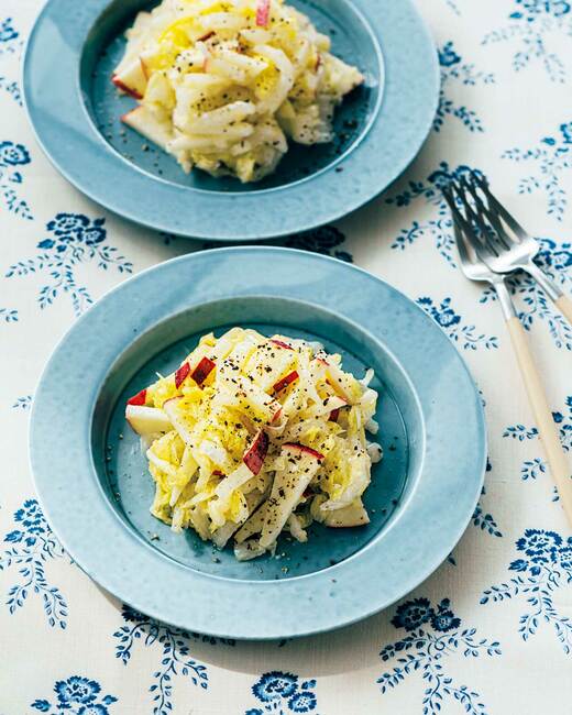 白菜とリンゴのヨーグルトサラダ