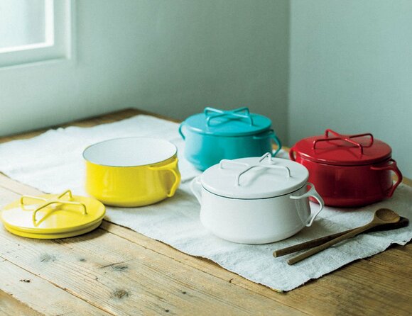 そのままテーブルに出してもおしゃれなロングセラーの両手鍋