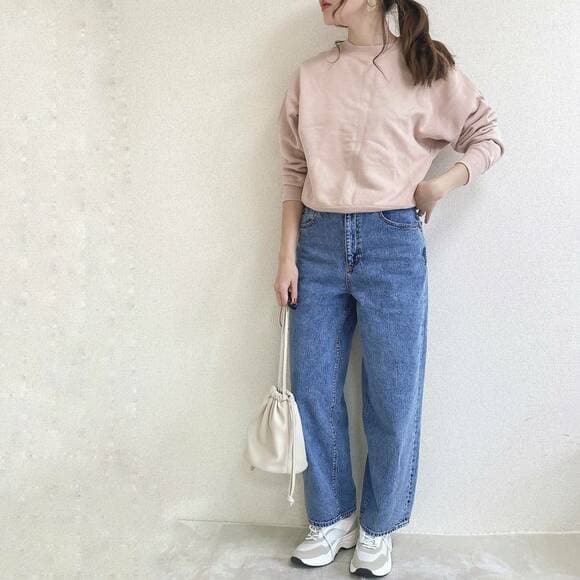 春色スウェットと合わせたコーデ