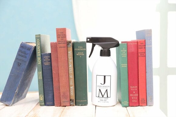 おしゃれなモノトーンの掃除道具に引かれます