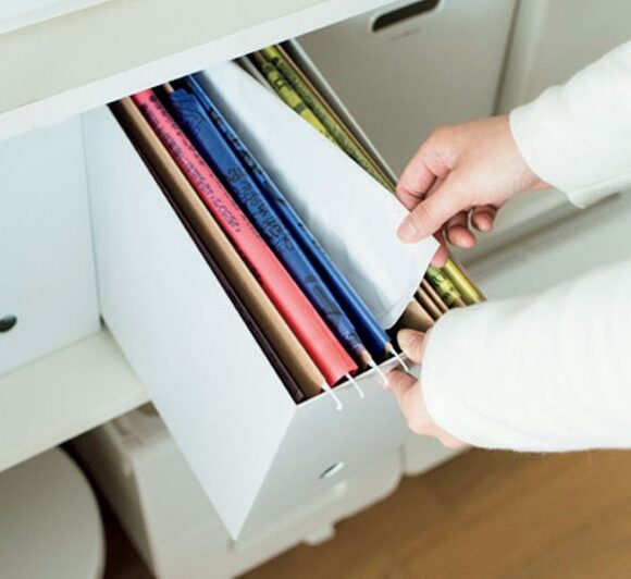 ハンギングホルダーにゴミ袋をかけて分類