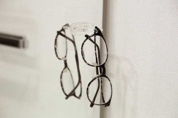 鏡にはって、洗面所のつり下げ収納に