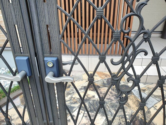 ロートアイアンの門扉