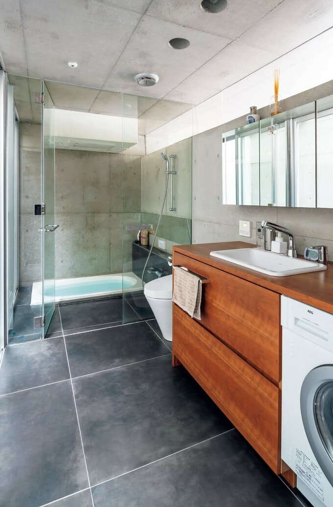 地下のバスルーム