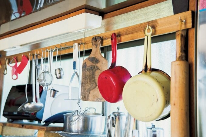 調理道具をつるして収納