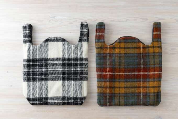 チェック柄の2色展開