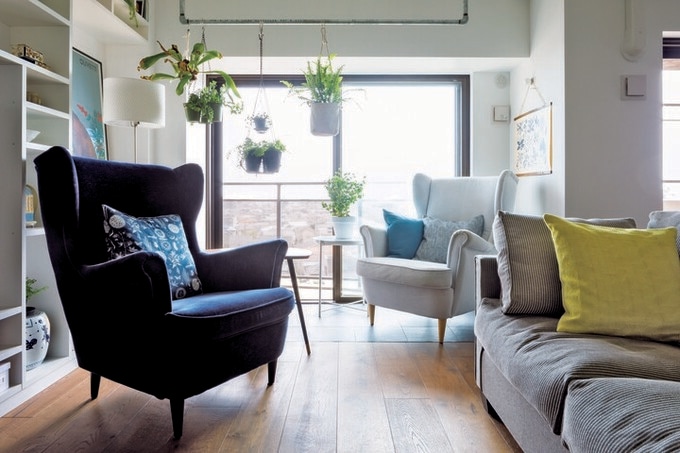 ソファが配置されたリビング