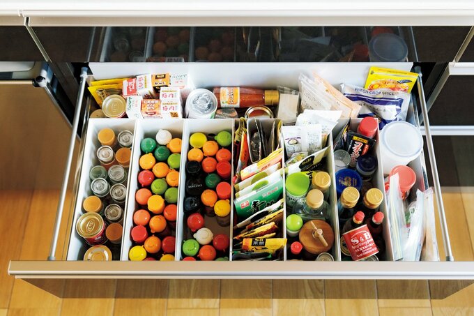 カウンター下部の引き出し