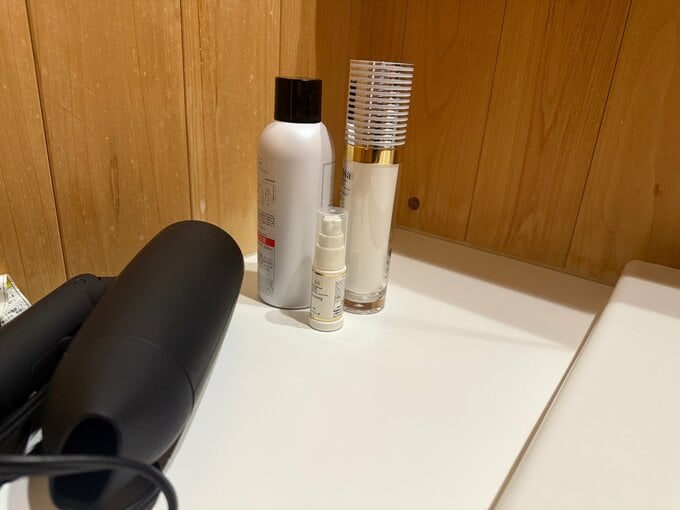 化粧品は両方の家に同じものを