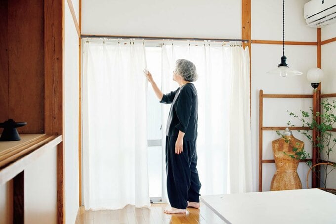 カーテン前の山中さん