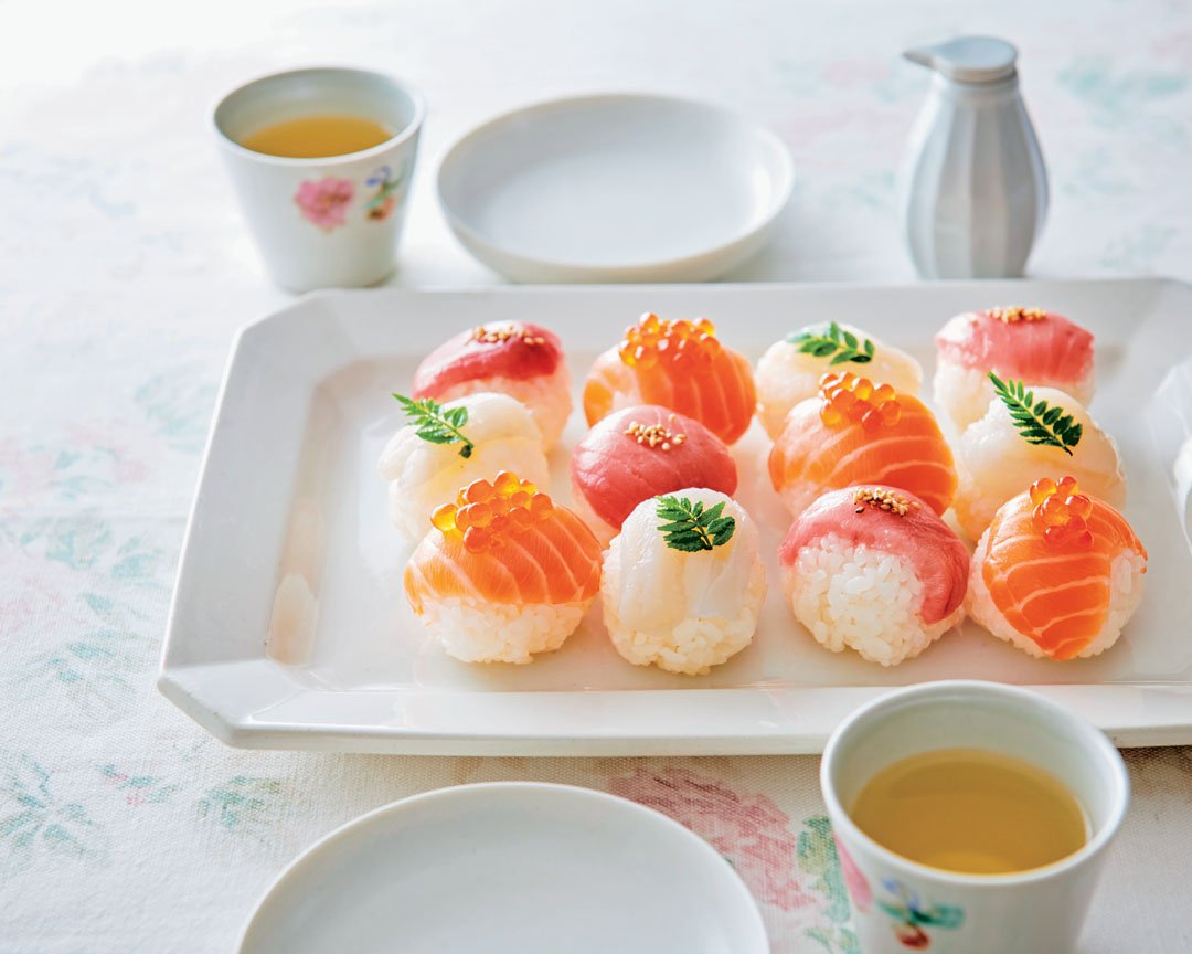 お刺身でつくる簡単てまりずし ご飯は先に握るのがコツ Esseonline エッセ オンライン