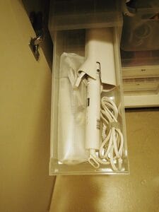 ときどきしか使わないカールアイロンは、引き出しにしまっています