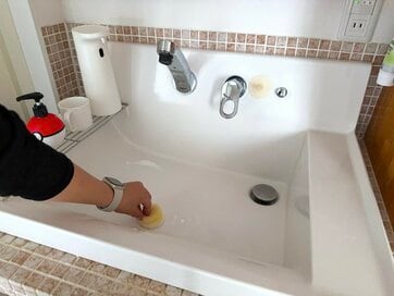 忙しい人の「掃除がラクになるルーティン」2つ。モップがけは歯みがきをしながらササっと