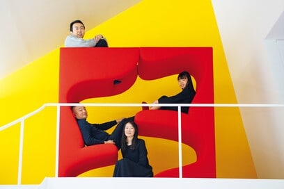 アンガールズ田中のお宅訪問：近未来感に圧倒、おしゃれな家具に囲まれた家