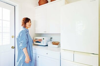 70歳、「食器の色を統一している理由」は？快適に暮らすヒント満載のキッチンを拝見