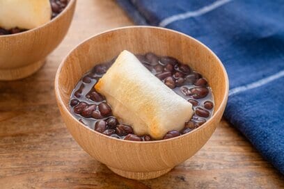 正月のおもちで意外と簡単「ぜんざい」レシピ。小豆をコトコト、優しい甘さがしみる：ぐっち夫婦