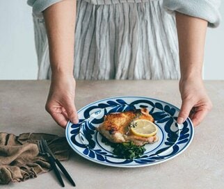 センスのいい食卓をつくる器選び。オーバル皿や豆皿を並べて