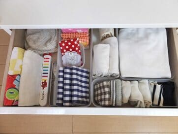 お出かけグッズは引き出し1つに！子どもがひとりで準備できる収納ルール