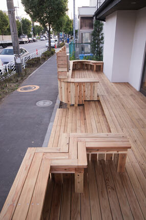 杉でつくったウッドデッキ