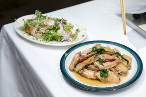 いつものサラダにブロッコリースプラウトを混ぜるだけ