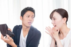 安直な節約が悪循環に!?食費や夫のこづかいを削るのはなぜ悪い？