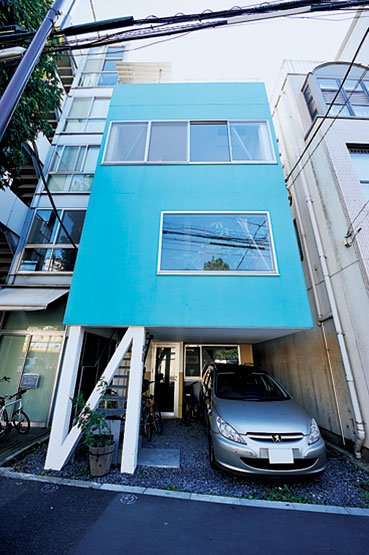 キャンティレバーのある家