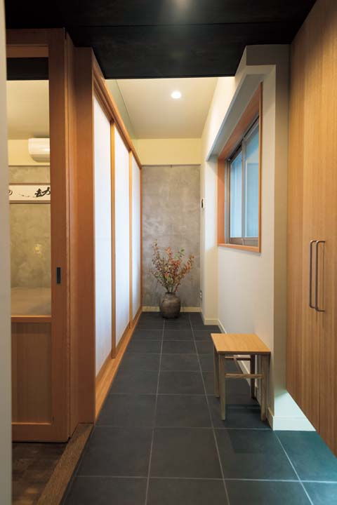 料亭のような雰囲気の玄関土間